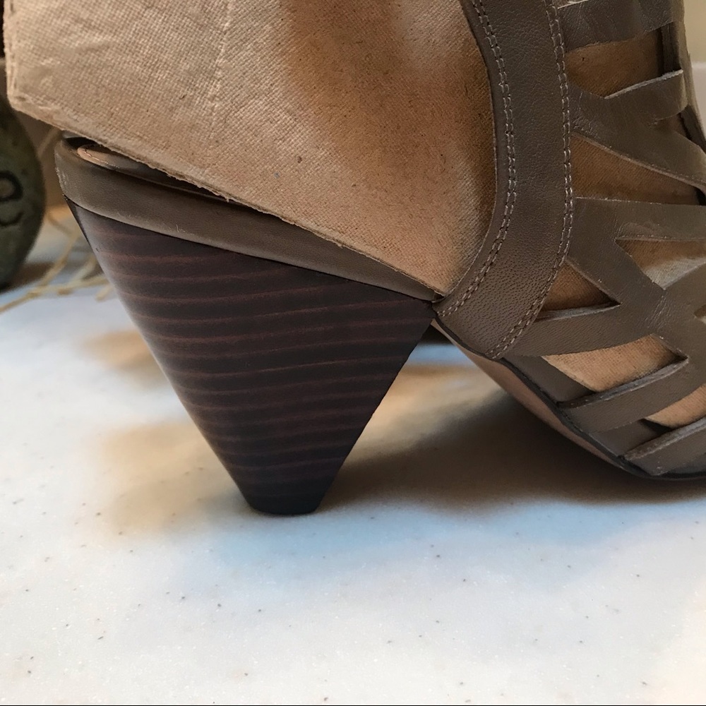 Vince Camuto heels - Picture 4 of 7